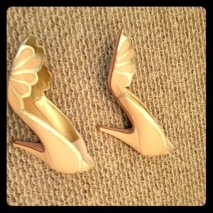 Isabella Scalloped Heel